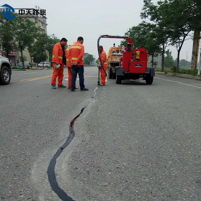 تعمیر و نگهداری بزرگراه جاده قیر قیر سرد برای ترک روسازی